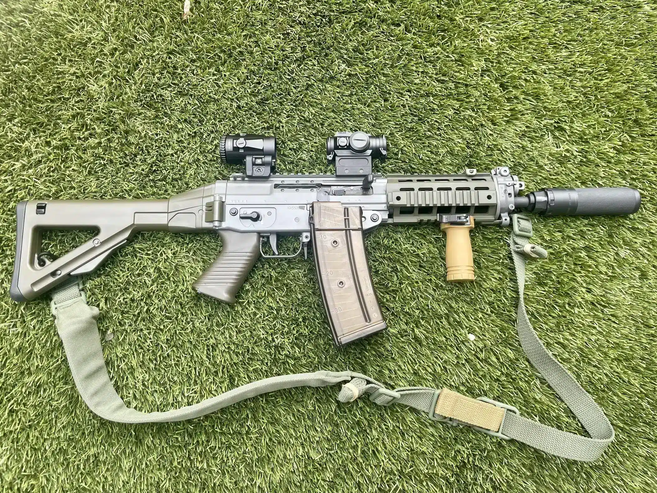 The Sig 553 | A Compact and Versatile Assault Rifle